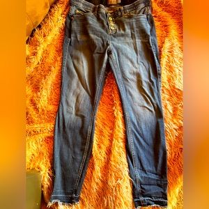 Women’s Torrid Size 16 Distressed Ankle Skinny Jeans